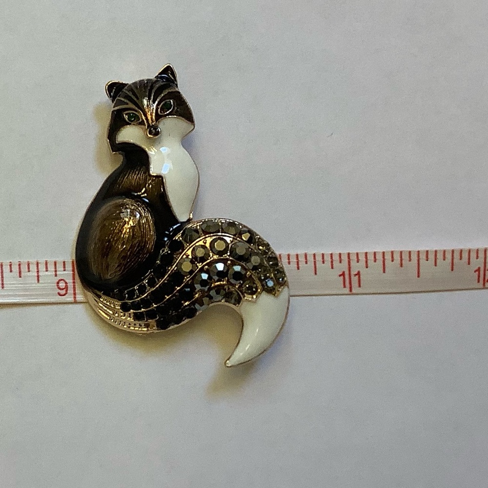 Brown and White Fox Brooch/Pendant - Picture 4 of 5